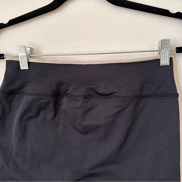 Lululemon Iconic Sweat Tight in Black/Ocean Mist, Graphic Logo, Size 8 - Picture 9 of 10